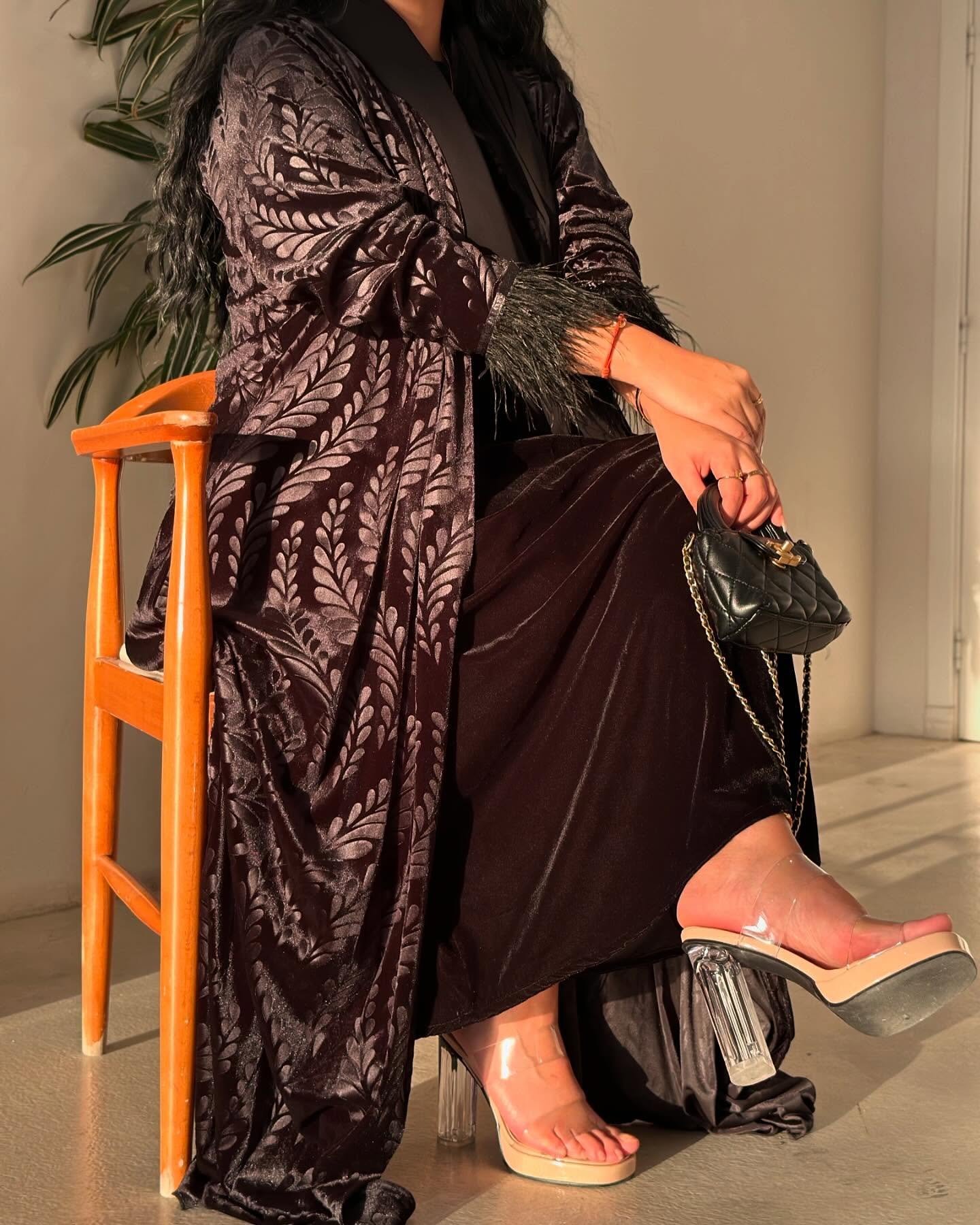 woman wearing cute abaya